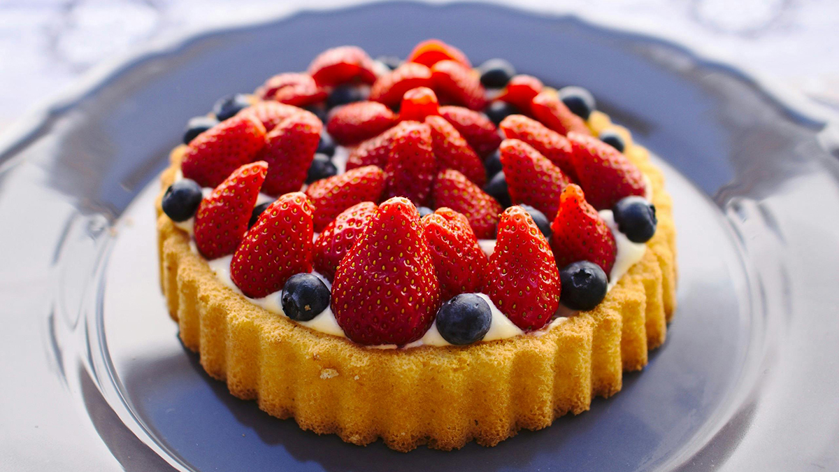 Photo by Pixabay: https://www.pexels.com/photo/cupcake-with-strawberry-toppings-461431/